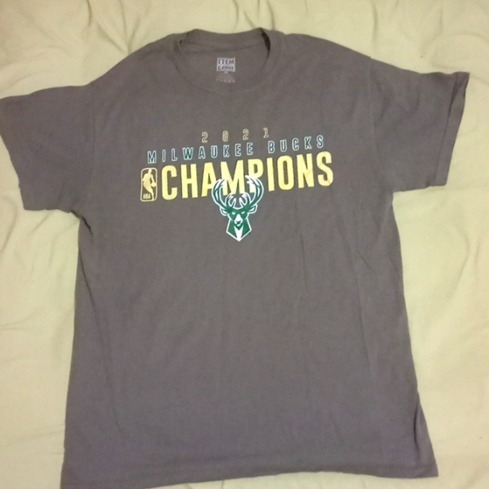 Item of the Game 2021 NBA Champions Milwaukee Bucks T Shirt (Size M)